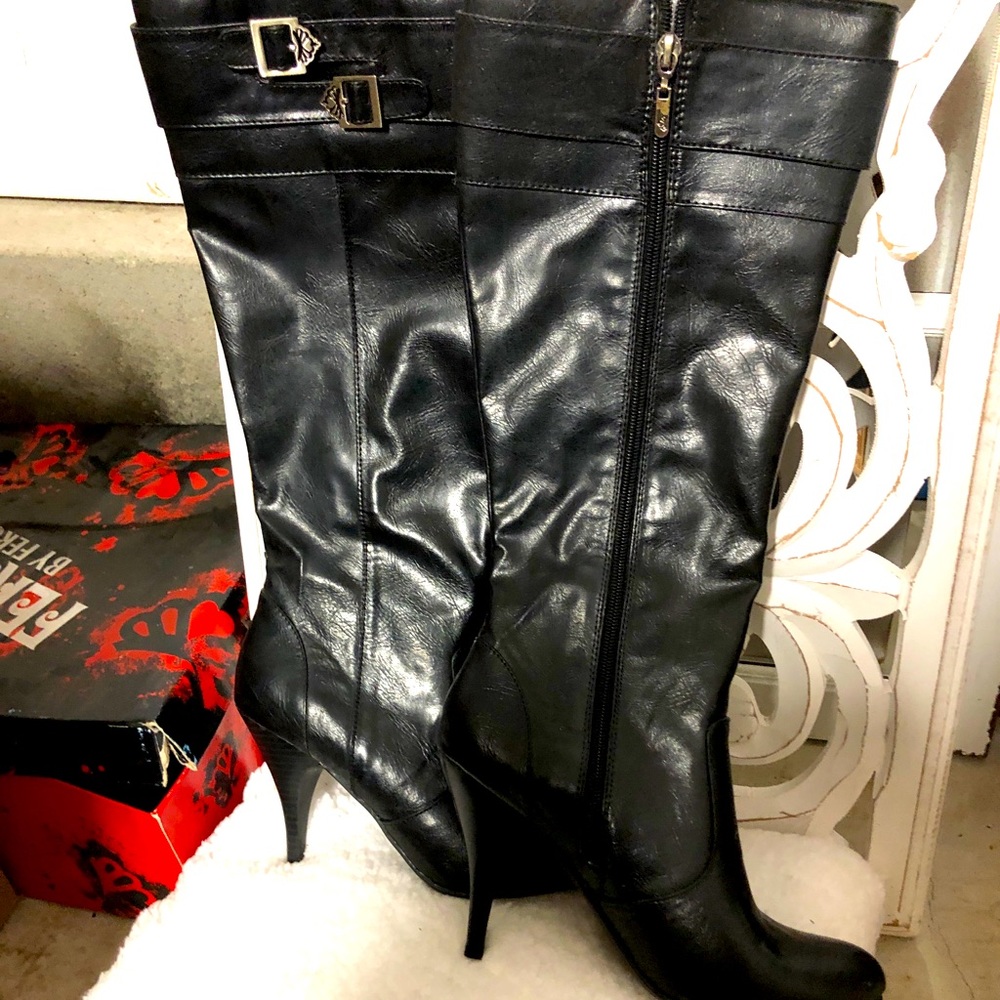 Fergilicious boot by Fergie. Black size 7